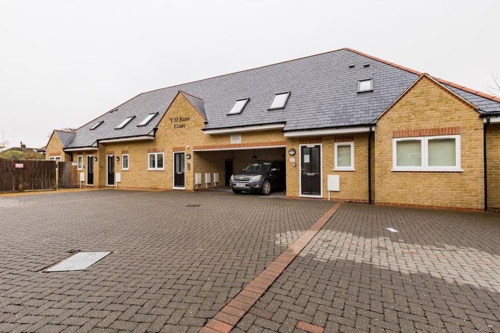 Tm - Rana Court 1 Bedroom With Balcony Oxford